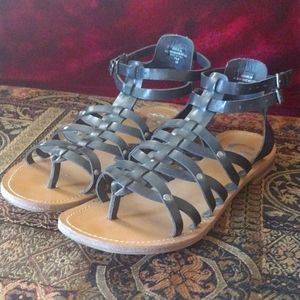 Strappy sandal